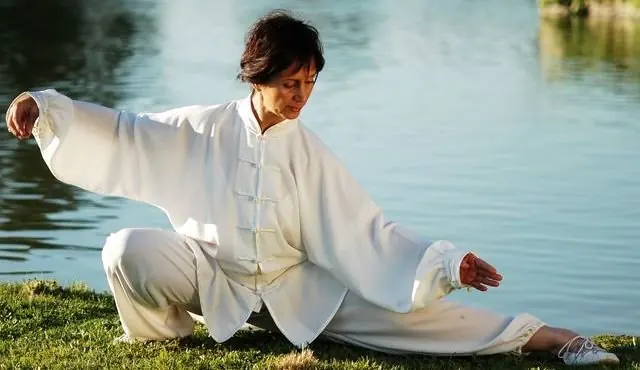 Sofía practicando Tai Chi